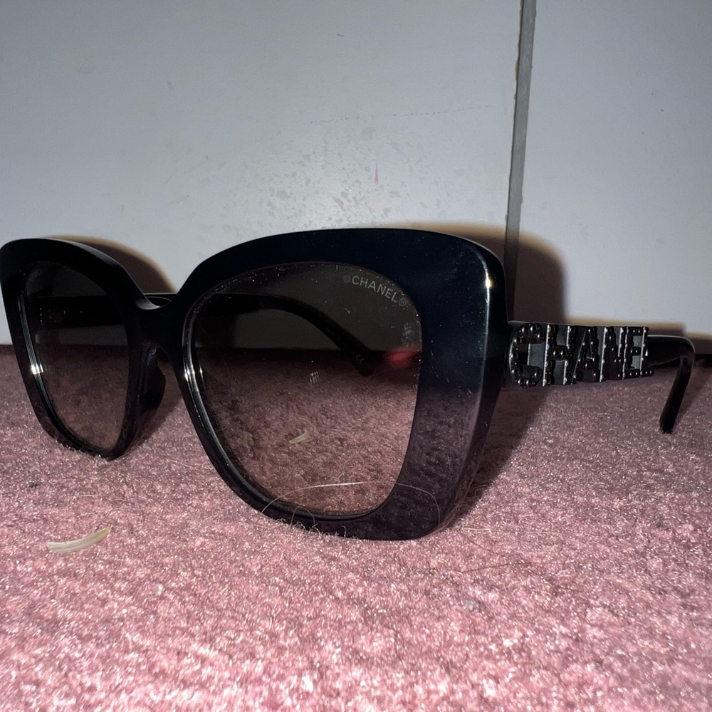 Chanel sunglasses - Picture 1 of 11